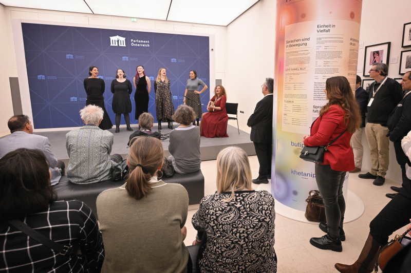 Musikalische Umrahmung. Ivana Ferencova und Chor