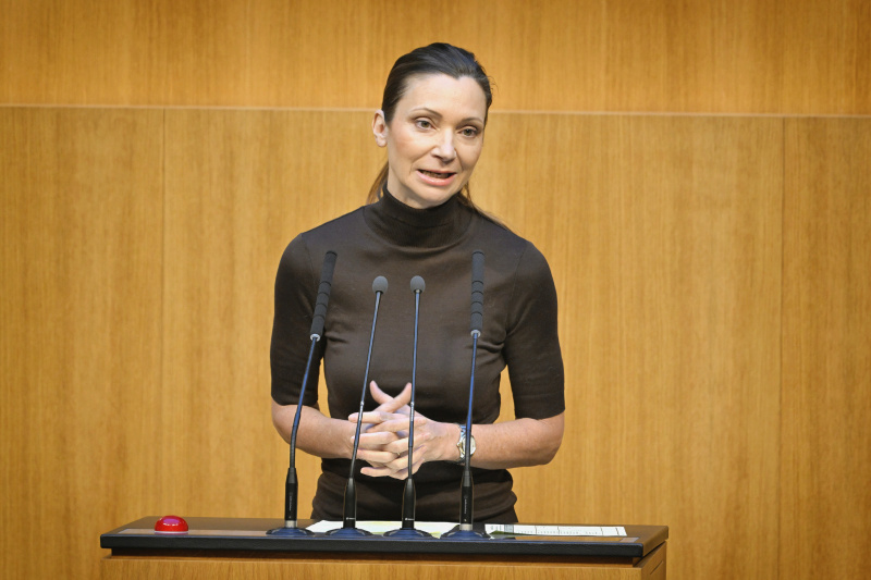 Am Rednerpult: Nationalratsabgeordnete Susanne Fürst (FPÖ)
