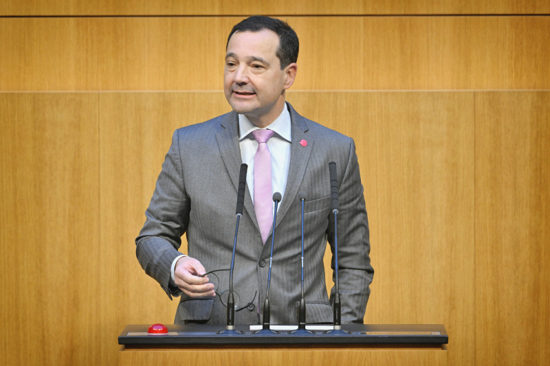 Am Rednerpult: Nationalratsabgeordneter Gerald Loacker (NEOS)