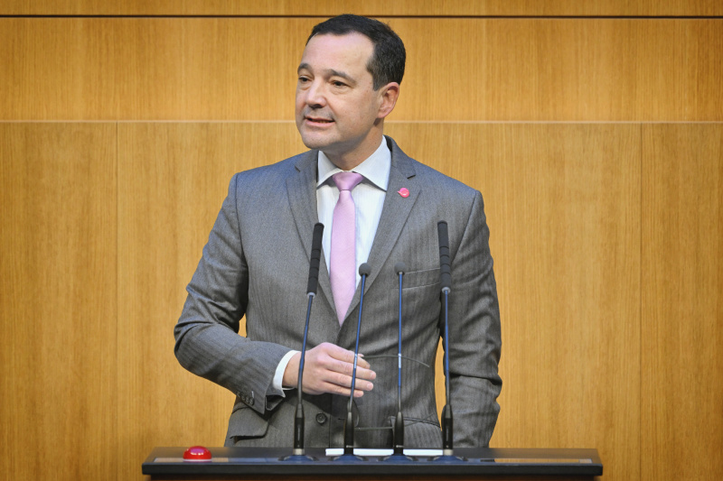 Am Rednerpult: Nationalratsabgeordneter Gerald Loacker (NEOS)