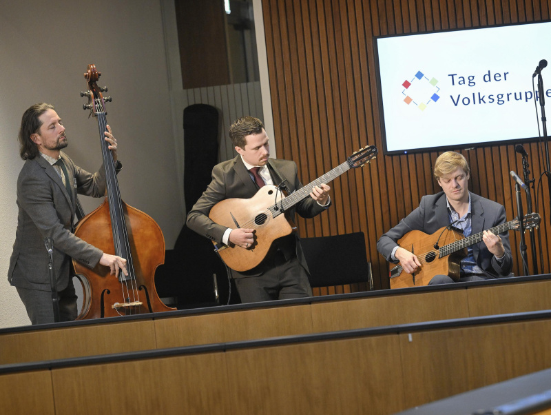 Musikalische Begleitung Diknu-Schneeberger-Trio