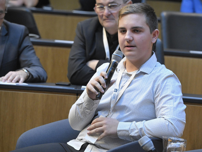 Panel 3 DIALOG verbindet - Jugend & Zukunft - Perspektiven und Visionen. Schüler ZBG Oberwart István Mihály Zsótér