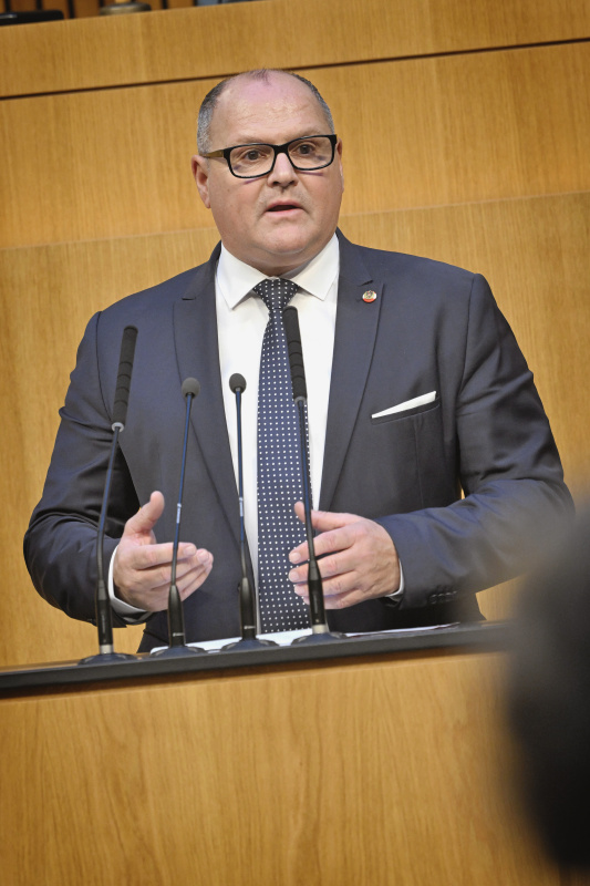 Am Rednerpult: Nationalratsabgeordneter Alois Schroll (SPÖ)