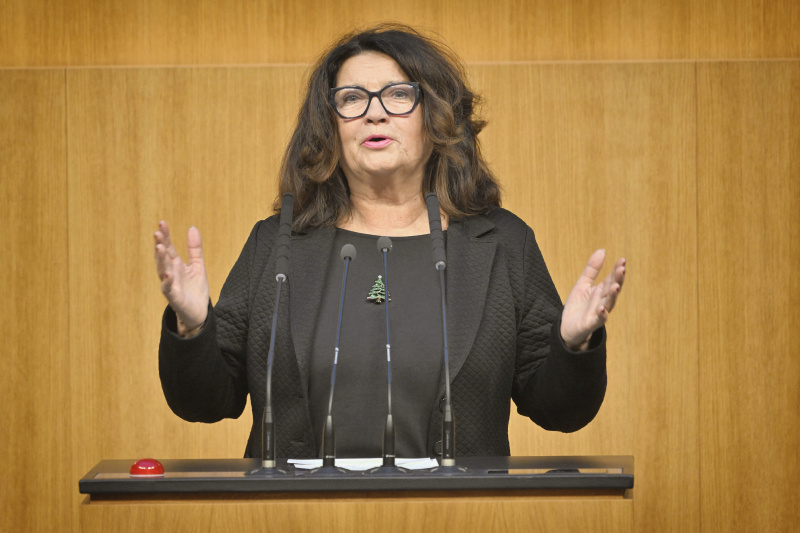 Am Rednerpult: Nationalratsabgeordnete Elisabeth Scheucher-Pichler (ÖVP)