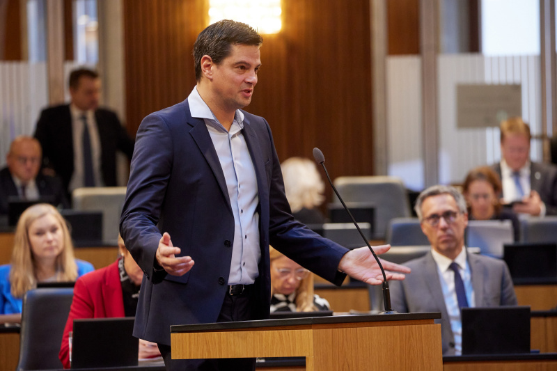 Fragesteller Nationalratsabgeordneter Hannes Amesbauer (FPÖ)