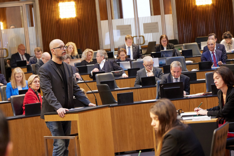 Fragesteller Nationalratsabgeordneter Michel Reimon (GRÜNE)