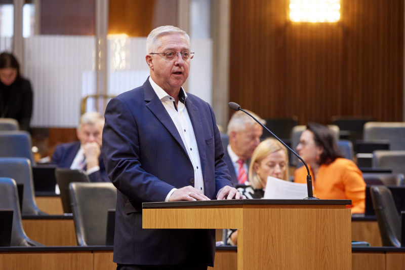 Fragesteller Nationalratsabgeordneter Werner Herbert (FPÖ)