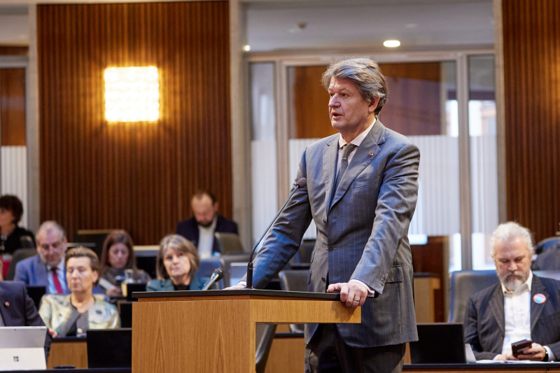 Fragesteller Nationalratsabgeordneter Helmut Brandstätter (NEOS)