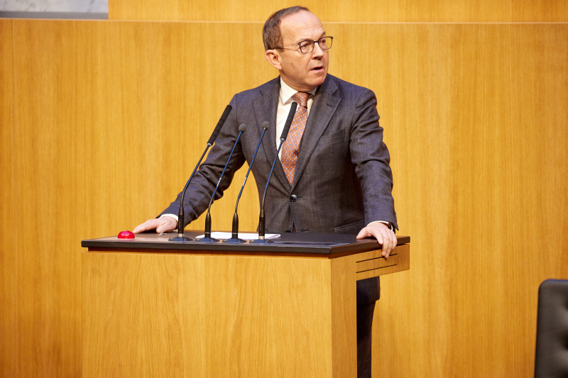 Am Rednerpult Nationalratsabgeordneter Peter Haubner (ÖVP)