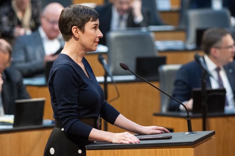 Fragestellerin Nationalratsabgeordnete Henrike Brandstötter (NEOS)