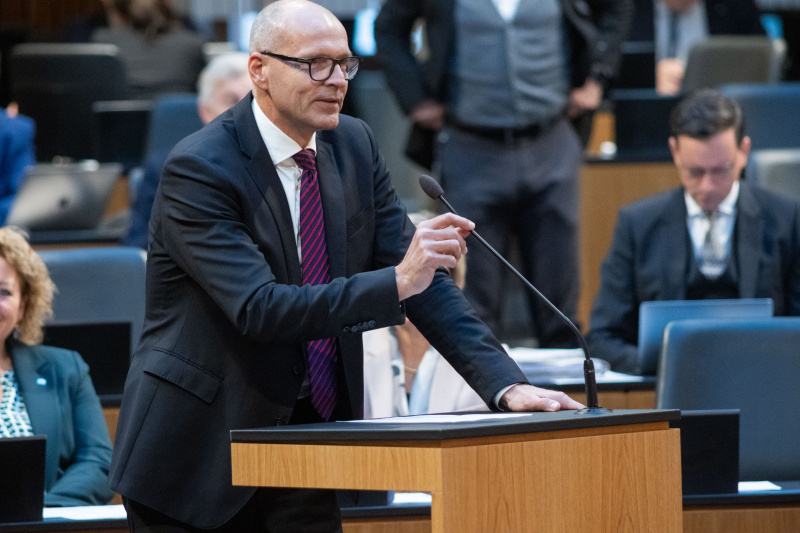 Fragesteller Nationalratsabgeordneter Harald Stefan (FPÖ)