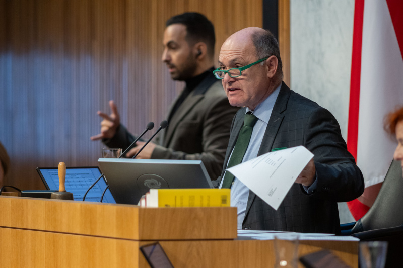 Am Präsidium Nationalratspräsident Wolfgang Sobotka (ÖVP)