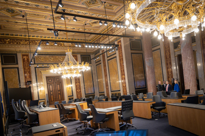 Parlamentsführung. Von links: Nationalratspräsident Wolfgang Sobotka (ÖVP), Minister Dominik Marxer, Stv. Missionschef, Präsident des Landtages des Fürstentums Liechtenstein Albert Frick, Leiterin der Finanzkontrolle des Fürstentums Liechtenstein Cornelia Lang, Parlamentsdirektor Harald Dossi