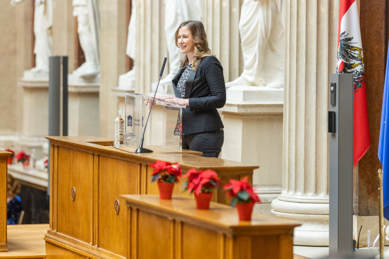 Ansprache zur Würdigung des Ehrenamts. Staatssekretärin Claudia Plakolm (ÖVP)