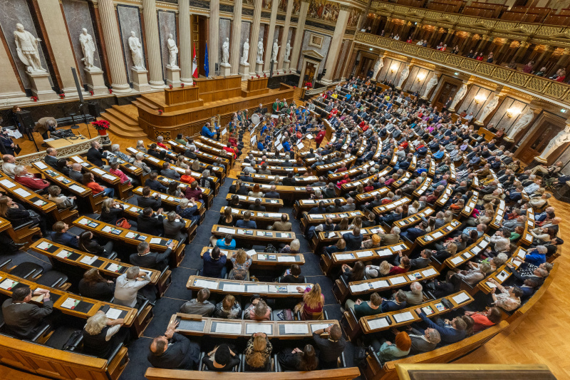 Blick Richtung Veranstaltungsteilnehmer:innen