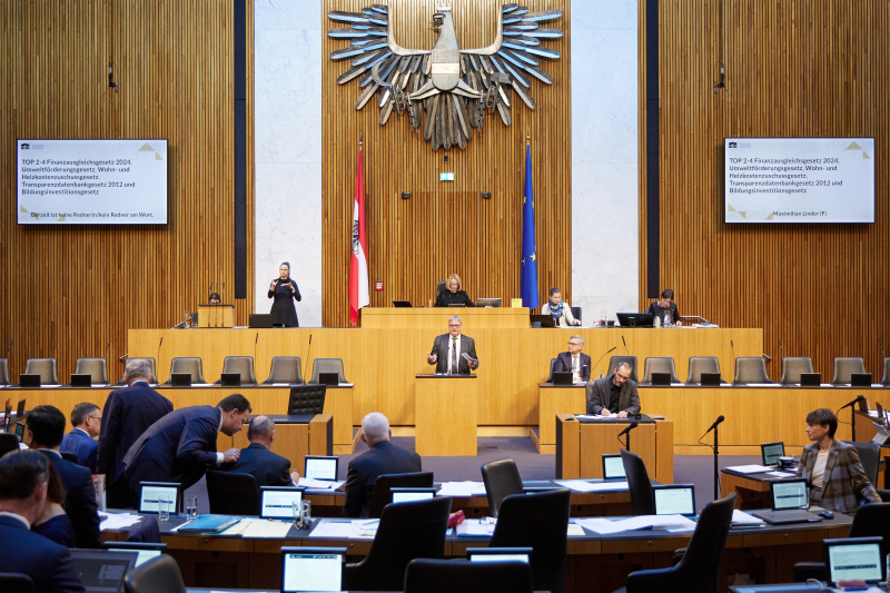 Am Rednerpult Nationalratsabgeordneter Maximilian Linder (FPÖ)