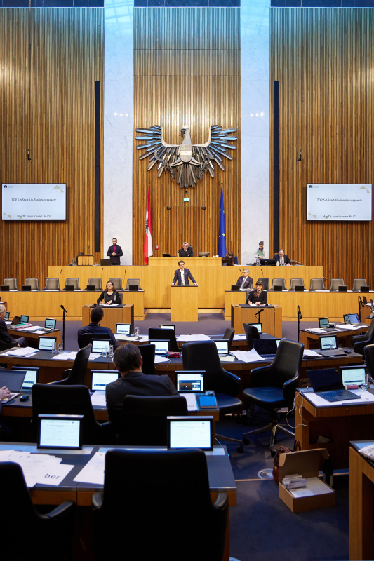 Am Rednerpult Nationalratsabgeordneter Jakob Schwarz (GRÜNE)