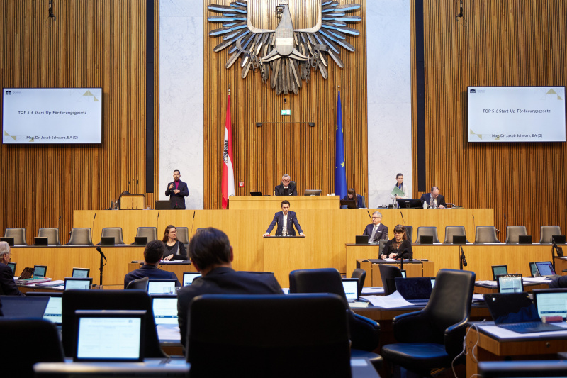 Am Rednerpult Nationalratsabgeordneter Jakob Schwarz (GRÜNE)