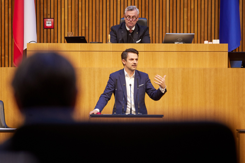 Am Rednerpult Nationalratsabgeordneter Jakob Schwarz (GRÜNE)