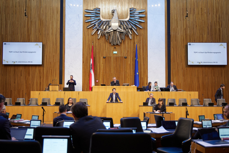 Am Rednerpult Nationalratsabgeordneter Jakob Schwarz (GRÜNE)