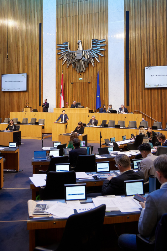 Am Rednerpult Nationalratsabgeordneter Jakob Schwarz (GRÜNE)