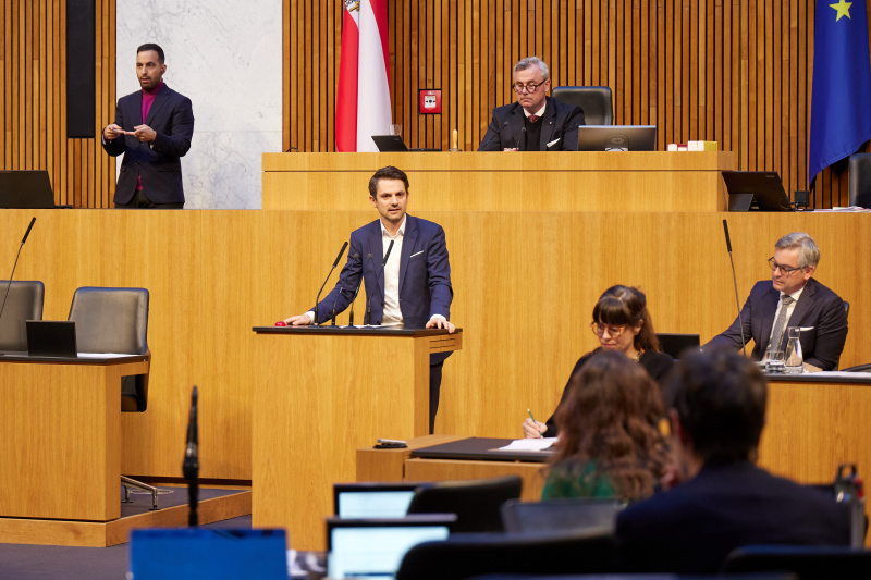 Am Rednerpult Nationalratsabgeordneter Jakob Schwarz (GRÜNE)