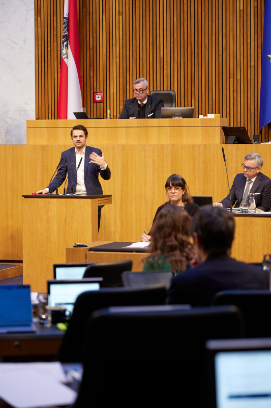 Am Rednerpult Nationalratsabgeordneter Jakob Schwarz (GRÜNE)