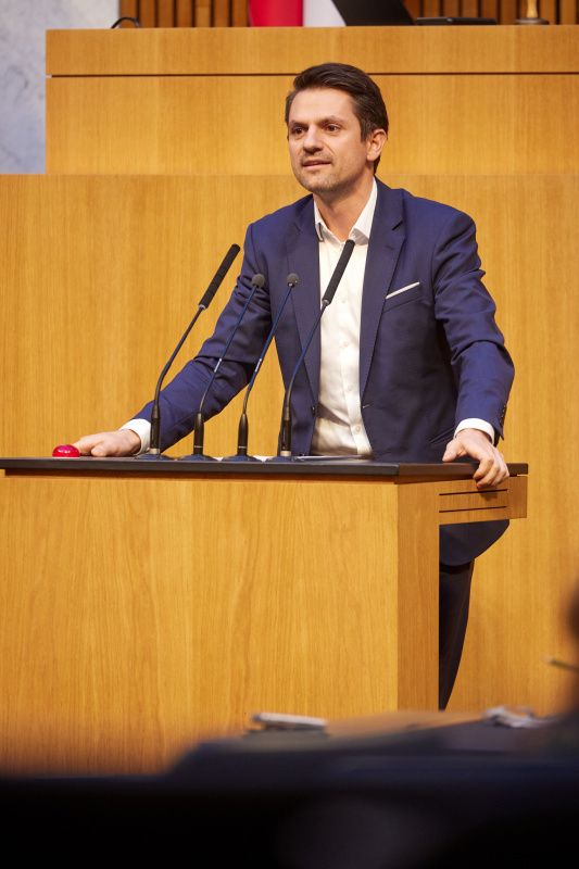 Am Rednerpult Nationalratsabgeordneter Jakob Schwarz (GRÜNE)