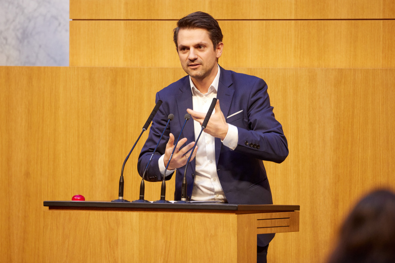 Am Rednerpult Nationalratsabgeordneter Jakob Schwarz (GRÜNE)