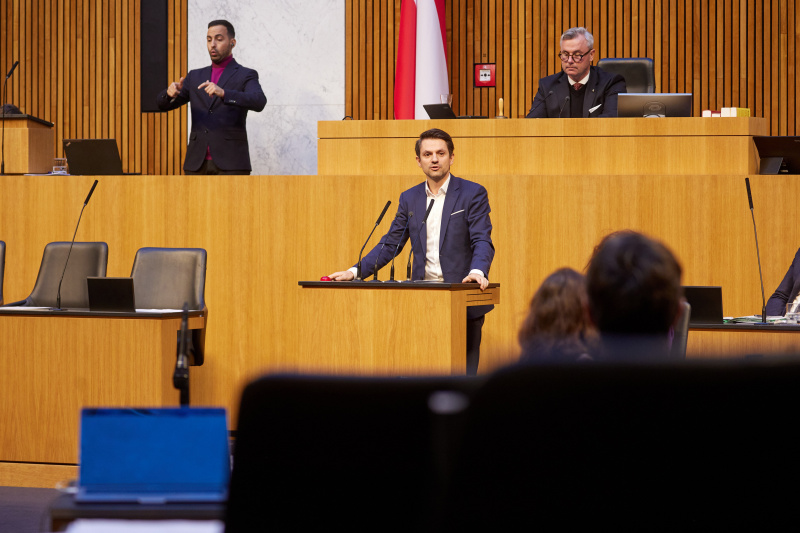 Am Rednerpult Nationalratsabgeordneter Jakob Schwarz (GRÜNE)