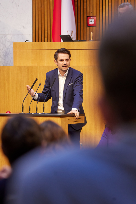 Am Rednerpult Nationalratsabgeordneter Jakob Schwarz (GRÜNE)