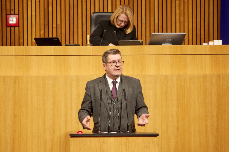Am Rednerpult Nationalratsabgeordneter Robert Laimer (SPÖ)
