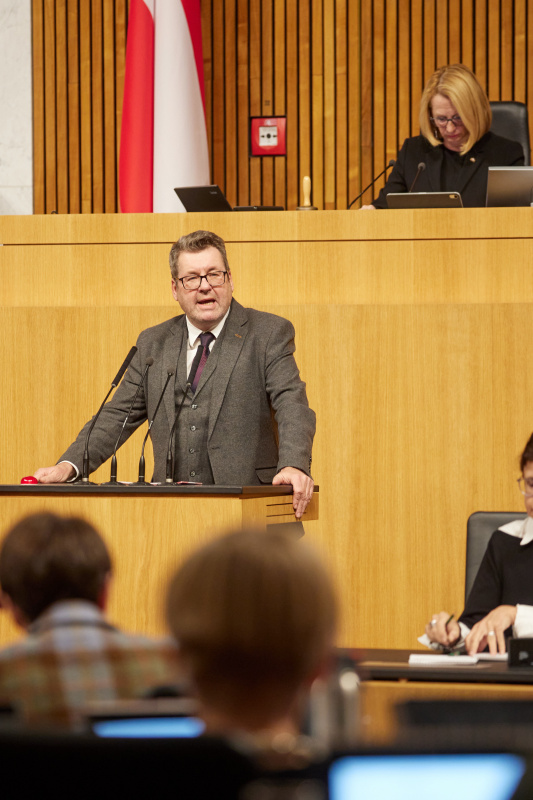Am Rednerpult Nationalratsabgeordneter Robert Laimer (SPÖ)