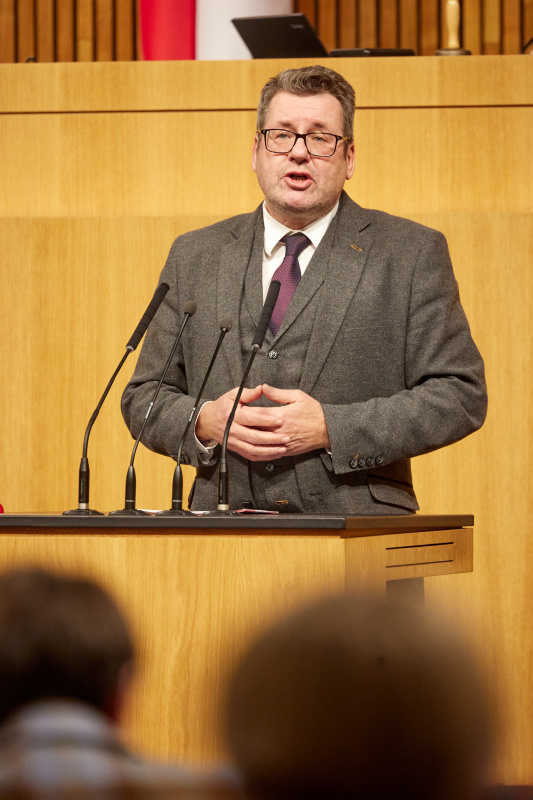 Am Rednerpult Nationalratsabgeordneter Robert Laimer (SPÖ)