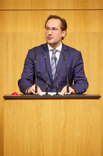 Am Rednerpult Nationalratsabgeordneter Andreas Minnich (ÖVP)