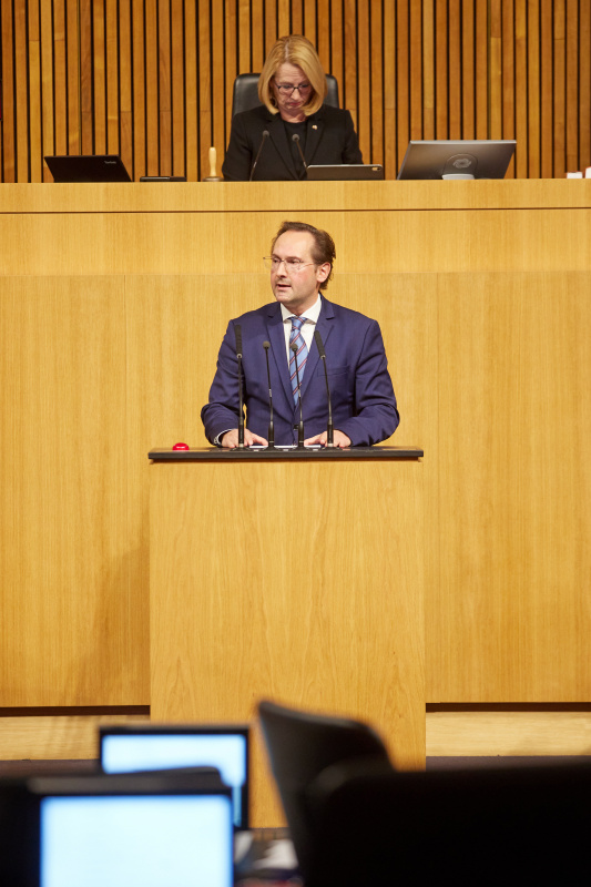 Am Rednerpult Nationalratsabgeordneter Andreas Minnich (ÖVP)