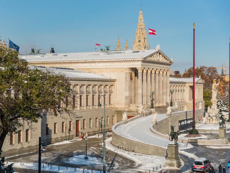 Parlamentsgebäude mit Schnee