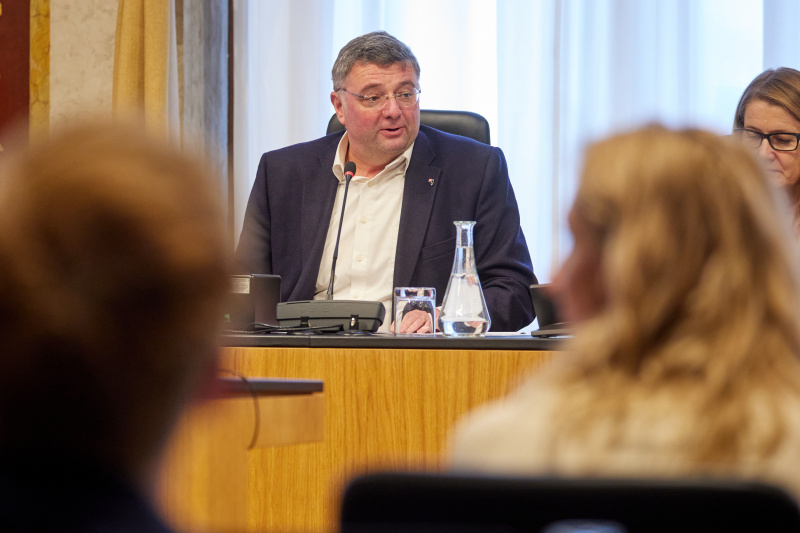 Nationalratsabgeordneter Jörg Leichtfried (SPÖ) am Präsidium