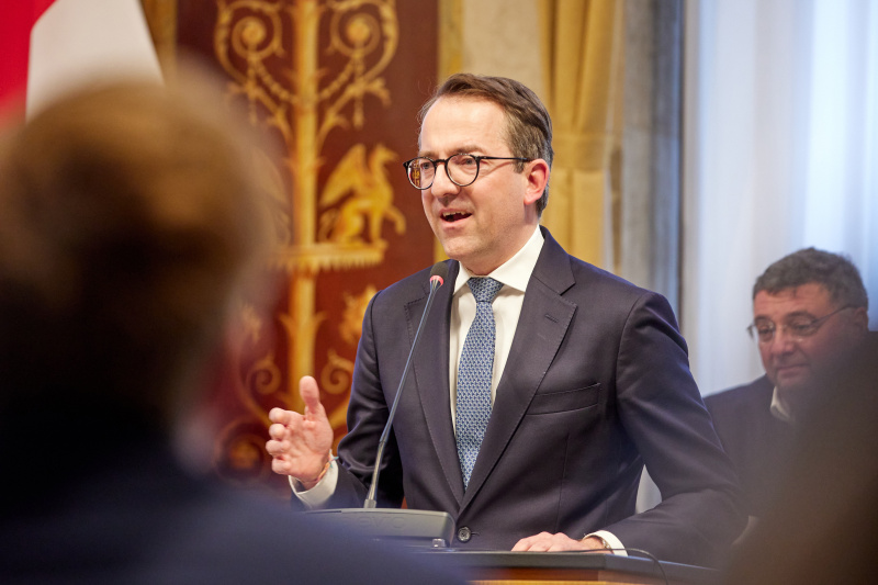 Am Rednerpult Albert Posch Verfassungsdienst im Bundeskanzleramt