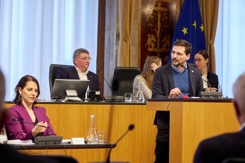 Am Rednerpult Markus Hametner Forum Informationsfreiheit