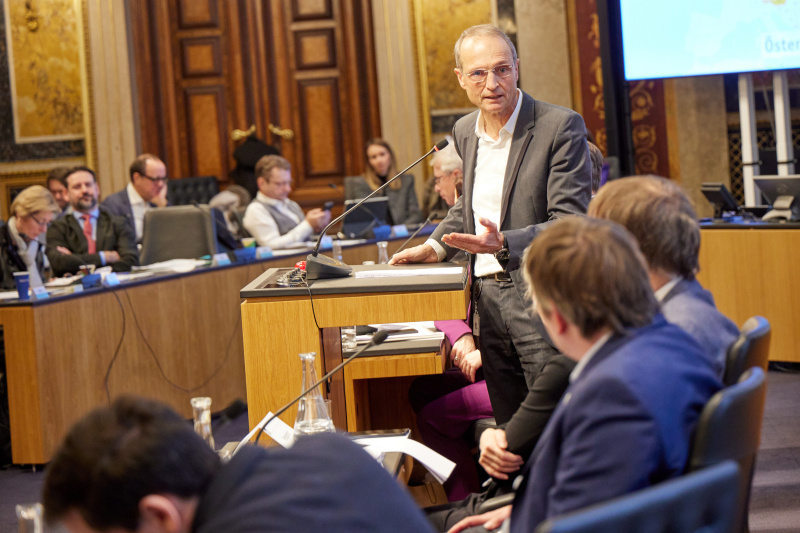 Am Rednerpult Nationalratsabgeordneter Wolfgang Gerstl (ÖVP)