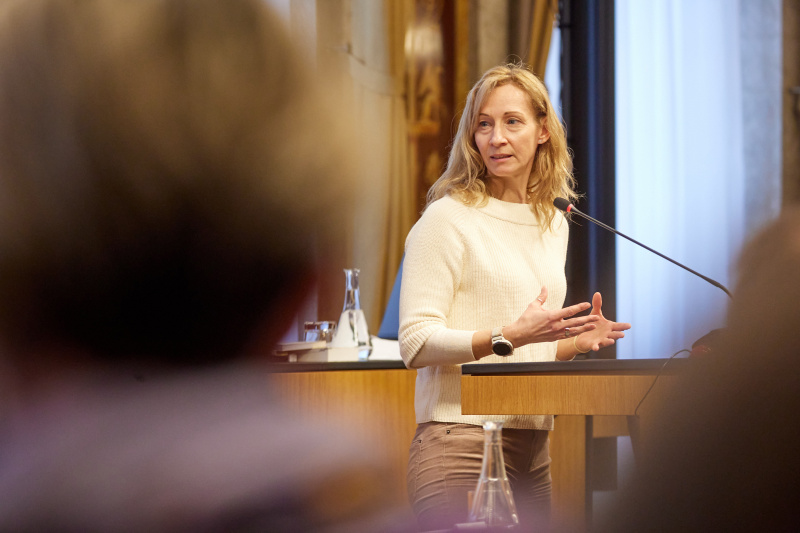 Am Rednerpult Nationalratsabgeordnete Agnes Sirkka Prammer (GRÜNE)