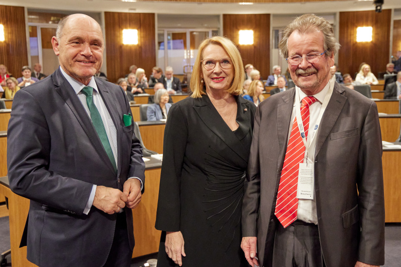 Von links: Nationalratspräsident Wolfgang Sobotka (ÖVP), Zweite Nationalratspräsidentin Doris Bures (SPÖ), Manfred Nowak Menschenrechtsexperte