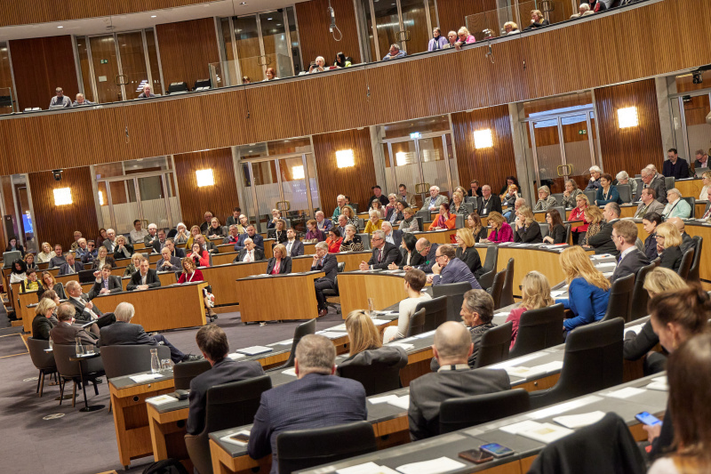 Podiumsdiskussion. Von links: Wolfgang Benedek, Manfred Nowak Menschenrechtsexperte, Corinna Milborn, Justizministerin Alma Zadic (GRÜNE), Walter Obwexer Universität Innsbruck