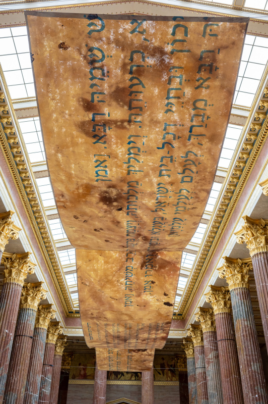 Aufbauarbeiten zur Kunstinstallation Kaddisch in der Säulenhalle
