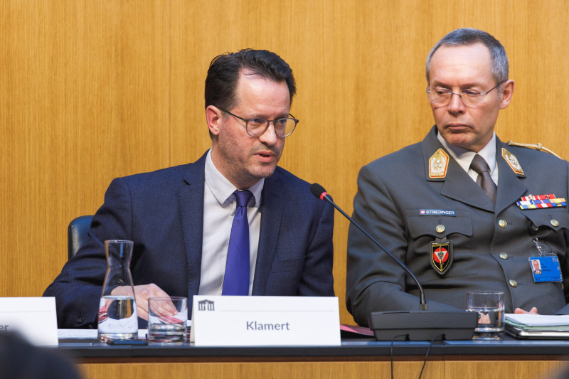 Von links: Experte Marcus Klamert (am Wort), General Rudolf Striedinger