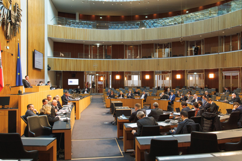 Blick Richtung Ausschussteilnehmer:innen