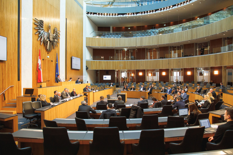 Blick Richtung Ausschussteilnehmer:innen