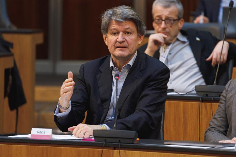 Am Wort: Nationalratsabgeordneter Helmut Brandstätter (NEOS).