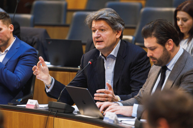 Am Wort: Nationalratsabgeordneter Helmut Brandstätter (NEOS).